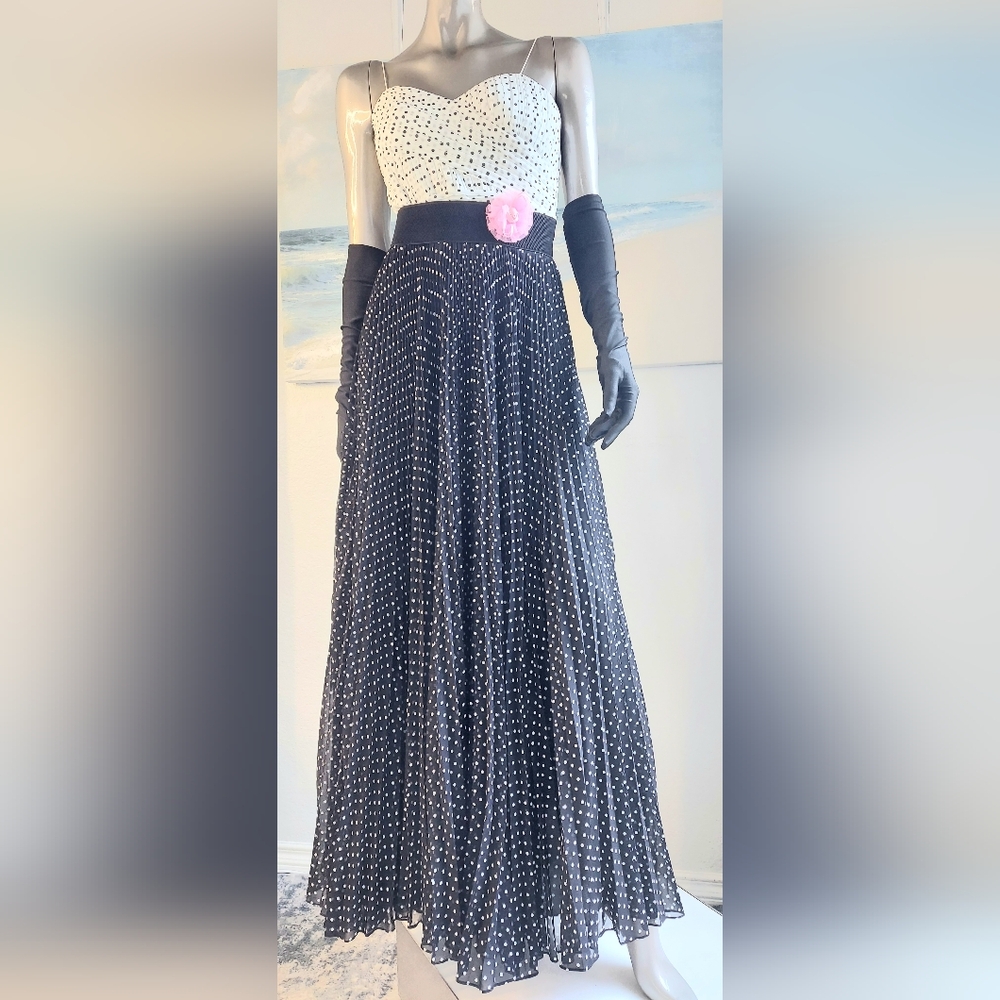 ♡$5,390 NEW  PRABAL GURUNG WHITE BLACK  DOT SILK PLISSE RUNWAY GOWN US 2